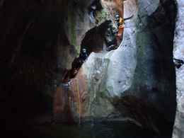 Vasque et creusement calcaire au canyon de Mortix, un des plus canyons d'Europe également... 